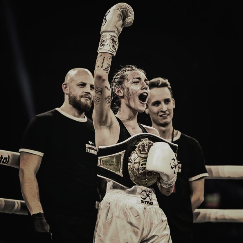 Boxerin der Boxerschmiede Graz nach einem erfolgreichen internationalen Wettkampf.